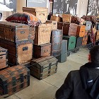Kvarlämnade kistor och personliga tillhörigheter, i muséet på Ellis Island.