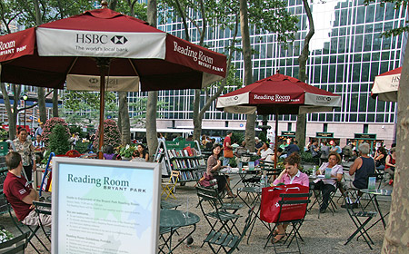 Läsning i Bryant Park